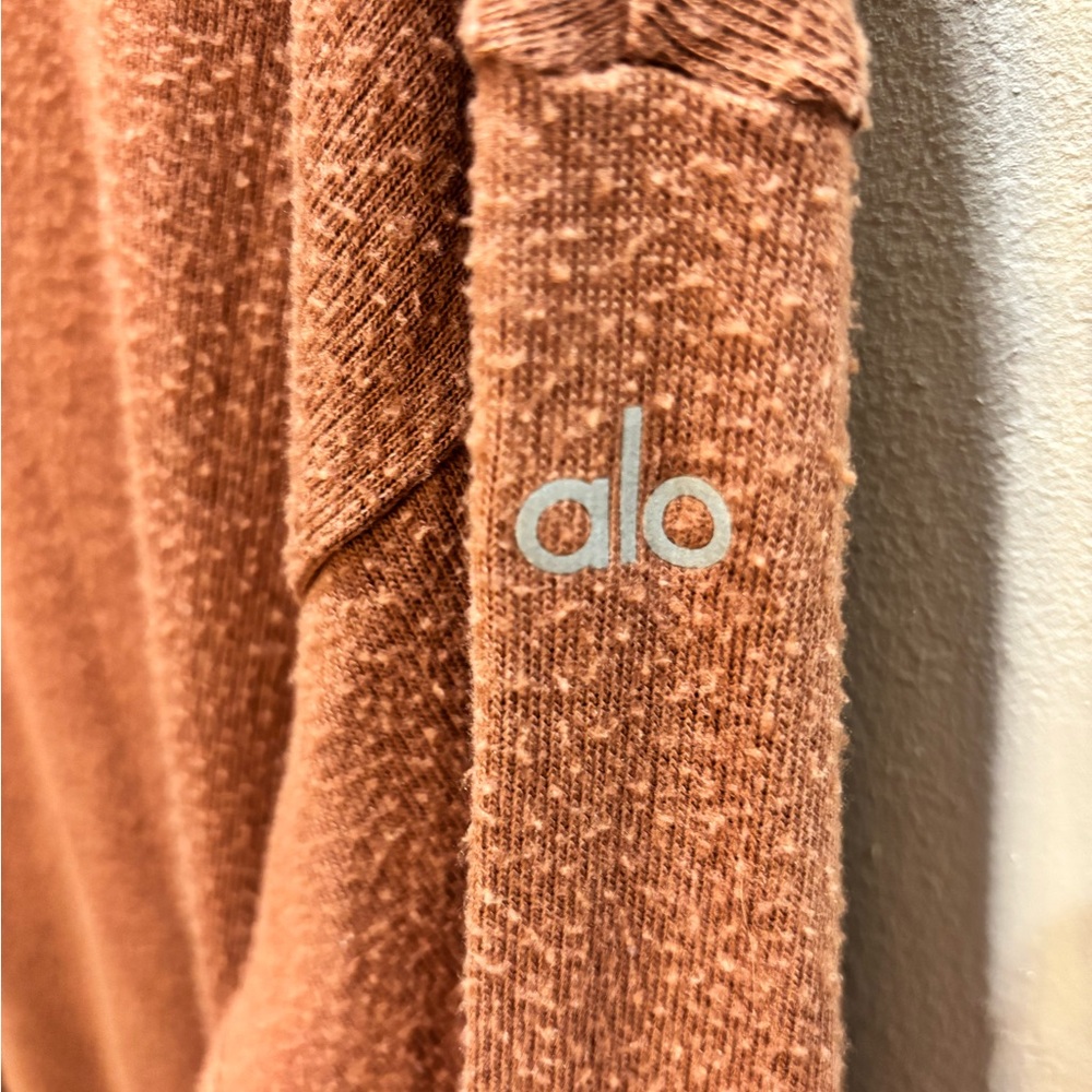 ALO Yoga Textured Brown Lightweight Long Sleeve Pullover - Picture 4 of 4